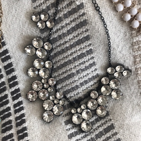 Assorted statement necklaces - Picture 5 of 8